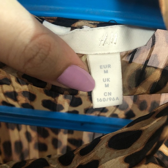 H&M Tops - H&M leopard print top (new)